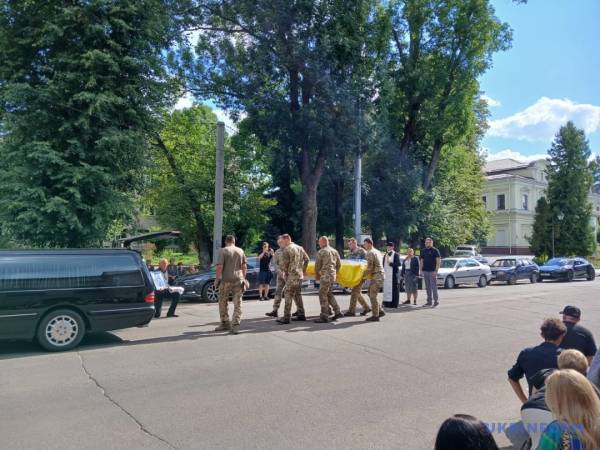 У столиці відбулося прощання з комунікаційницею УДО Валентиною Савіцькою, яка загинула від влучання російського снаряду 36 У столиці відбулося прощання з комунікаційницею УДО Валентиною Савіцькою, яка загинула від влучання російського снаряду 36