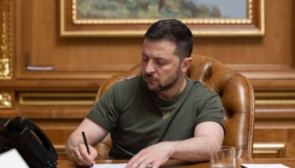 Зеленський запропонував кандидатури Сибіги на посаду голови МЗС та Хмари на посаду очільника Міноборони 17