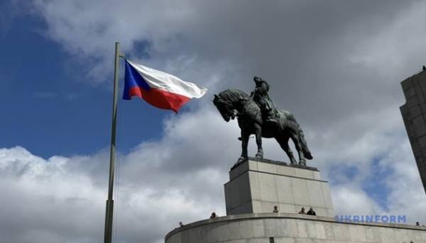 Українським чоловікам у Чехії: названо необхідні документи для тимчасового захисту