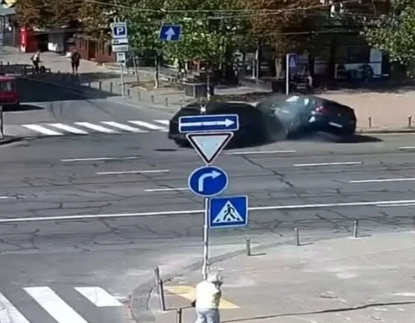 ДТП за участю двох BMW у Києві: поліція оприлюднила відеозапис моменту зіткнення