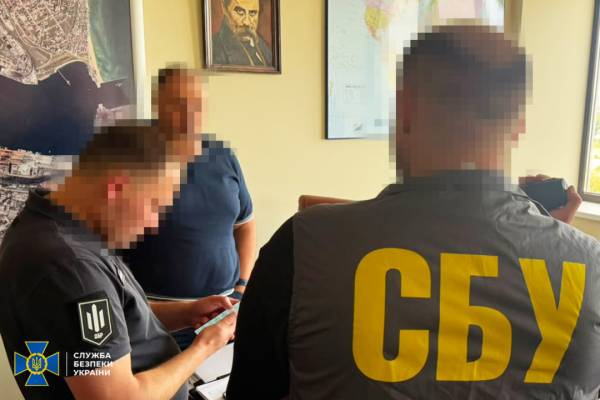 Затримано посадовця АМПУ за вимагання хабаря у розмірі пів мільйона гривень під час модернізації порту «Чорноморськ» 9 Затримано посадовця АМПУ за вимагання хабаря у розмірі пів мільйона гривень під час модернізації порту «Чорноморськ» 9