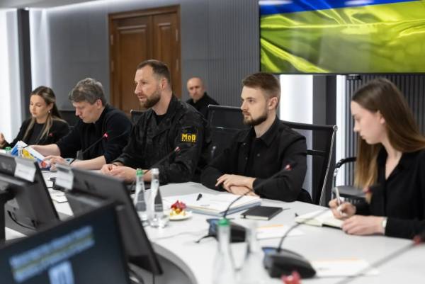 Хмара провів переговори з Командувачем Збройних Сил Норвегії щодо підготовки до угоди про дрони. 5 Хмара провів переговори з Командувачем Збройних Сил Норвегії щодо підготовки до угоди про дрони. 5