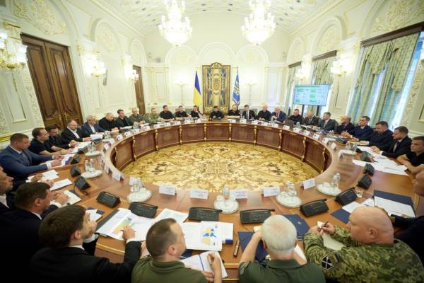 Зеленський на засіданні РНБО: є прогалини у планах стійкості міст і регіонів 6