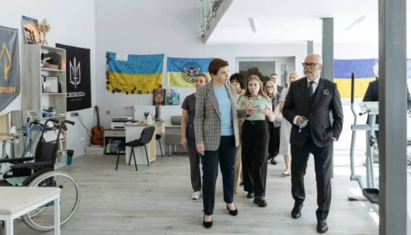 Голова Естонії відвідав центр відновлення на території Київської області