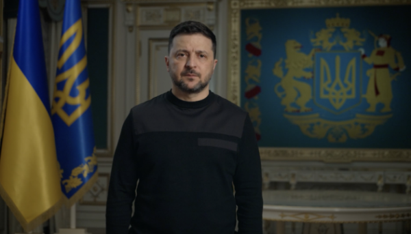 У День Незалежності Зеленський наголосив, що Україна давно вже не потерпає, а бореться.