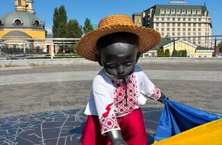 Малечі-засновники Києва на Поштовій площі отримали новий вигляд до Дня Незалежності 18
