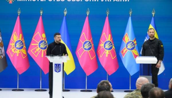 Зеленський показав керівництву Міноборони нову хмарну систему 3