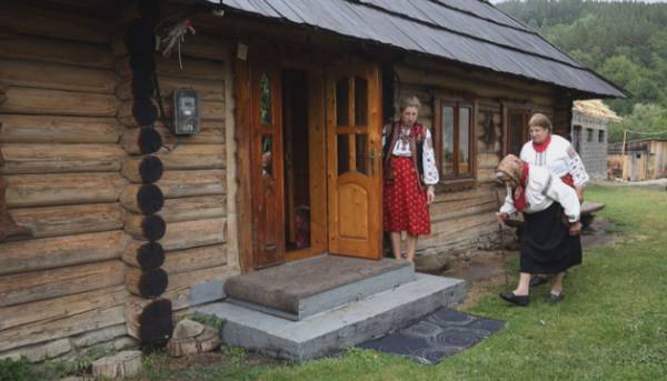 Головна 109 На Прикарпатті столітню хату облаштували як музей