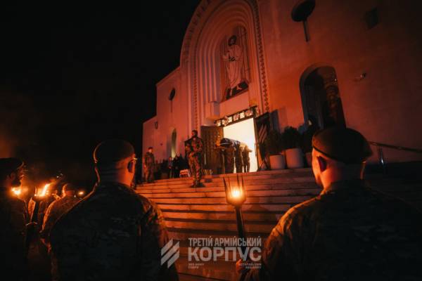 У Києві відбулася поминальна церемонія для полковника Євгена Коновальця 11