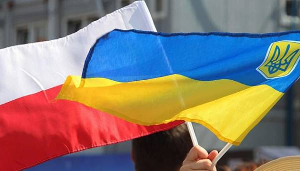 За оцінками, українці зробили внесок у 2,7% до ВВП Польщі у 2024 році, як повідомило Міністерство закордонних справ. 10