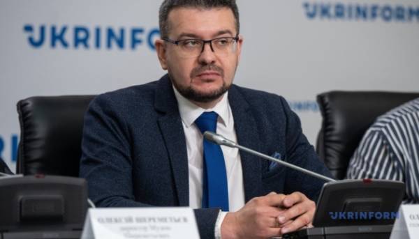 Інститут національної пам’яті готує ритуал прощання зі старими прапорами