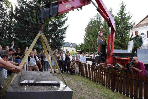 Львівщина отримала пам'ятник з могили Євгена Коновальця, що перебував у Роттердамі. 26 Львівщина отримала пам'ятник з могили Євгена Коновальця, що перебував у Роттердамі. 26