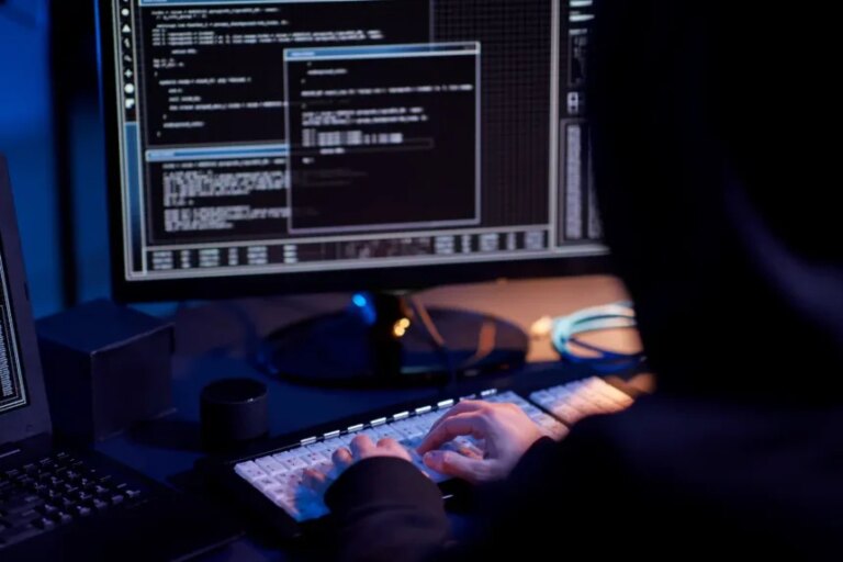 Хакери ФСБ атакують роутери критичної інфраструктури | CyberCalm 8