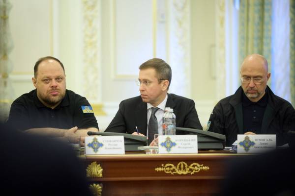 Зеленський на засіданні РНБО: є прогалини у планах стійкості міст і регіонів 8
