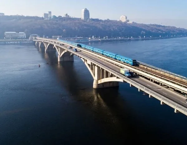 Рух по мосту Метро буде частково обмежено до 10 серпня (схема)