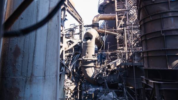 Щойно прибрали уламки – Росія завдала нового удару: на "Запоріжсталі" підраховують збитки 4 Щойно прибрали уламки – Росія завдала нового удару: на "Запоріжсталі" підраховують збитки 4