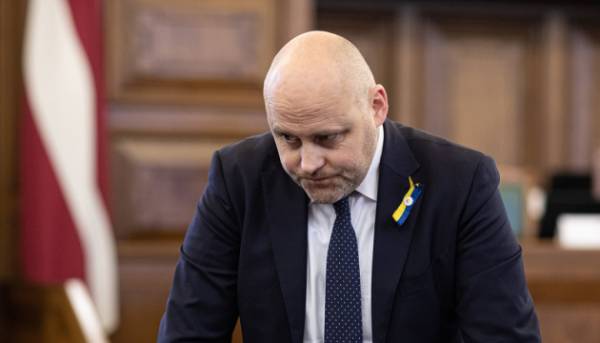Латвійський прем’єр-міністр заявив, що заморожені активи Росії мають бути використані для відшкодування збитків від війни проти України.