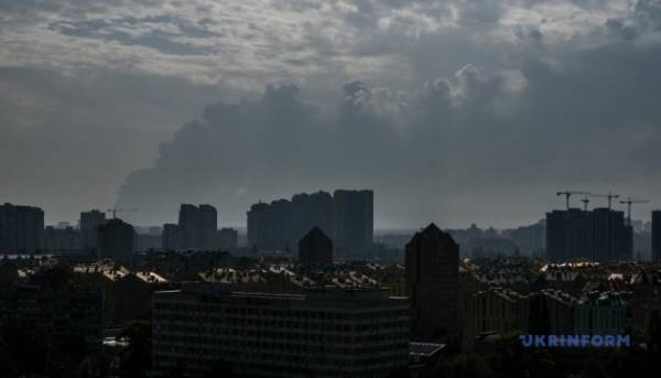 Внаслідок обстрілу на Київщині повторно постраждали складські приміщення з продуктами харчування, які належать мережі супермаркетів. 17