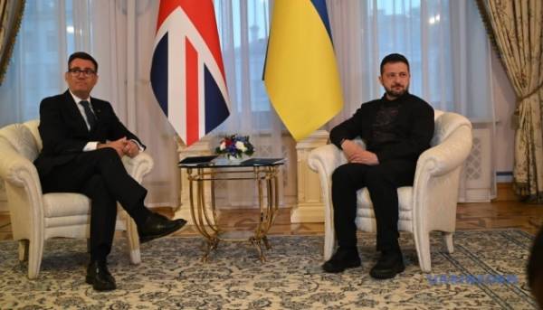 Зеленський: Велика Британія завжди буде в нашій пам’яті за підтримку України, коли інші зволікали.