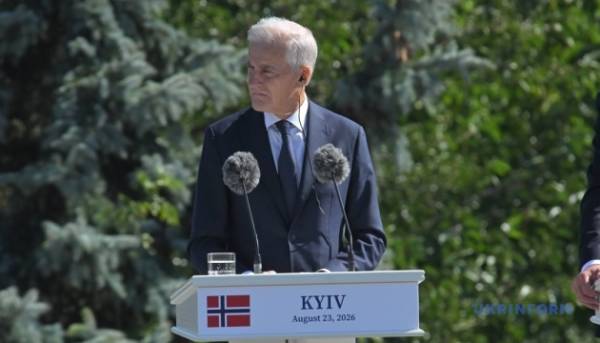 Норвезький уряд планує надавати Україні підтримку у розмірі приблизно 9 мільярдів доларів США у 2027 році, як повідомив прем'єр-міністр. 1 Норвезький уряд планує надавати Україні підтримку у розмірі приблизно 9 мільярдів доларів США у 2027 році, як повідомив прем'єр-міністр. 1