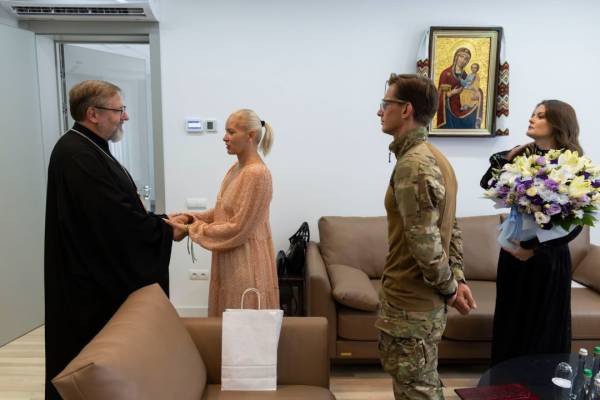 Керівник УГКЦ обговорив із дружиною полеглого пошуковця Юкова продовження діяльності місії «Плацдарм». 12