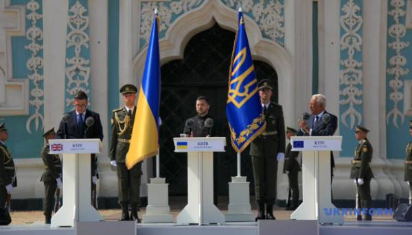 Урочисті заходи з відзначення Дня Незалежності пройшли на Софійській площі у столиці України.