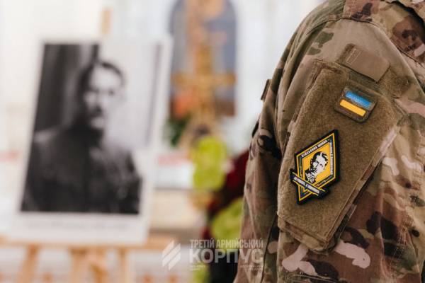 У Києві відбулася поминальна церемонія для полковника Євгена Коновальця 12