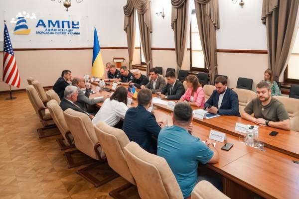 Келлог побував в Україні: відвідав Одеський порт і оцінив наслідки атак Росії 12