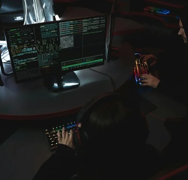 Як злочинці в кіберпросторі спілкуються між собою | CyberCalm