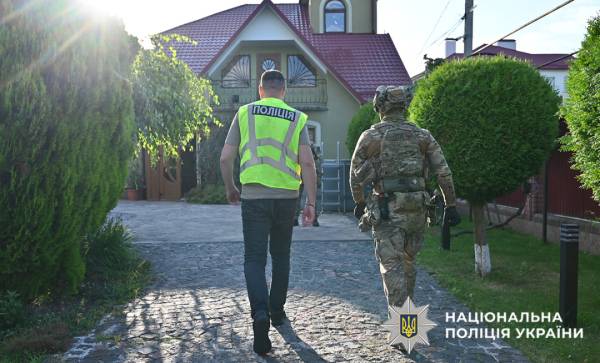 Українські та болгарські правоохоронці викрили міжнародне злочинне угруповання, що займалося незаконним обігом наркотиків. 10 Українські та болгарські правоохоронці викрили міжнародне злочинне угруповання, що займалося незаконним обігом наркотиків. 10