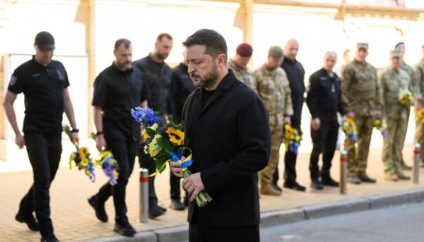 Зеленський вшанував пам'ять загиблих українських захисників 11