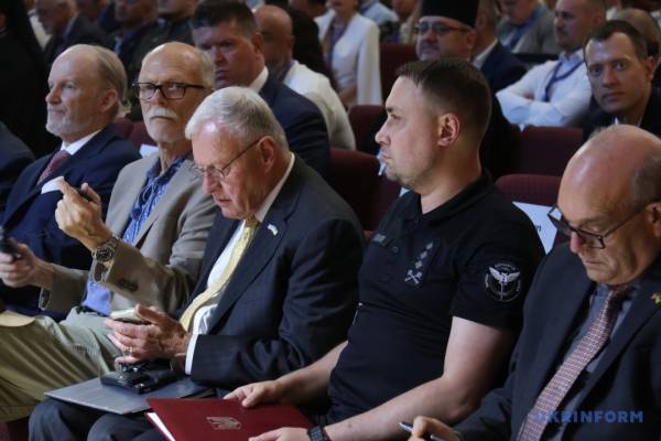 Міжнародний форум консервативних сил у Києві за участі Майка Пенса та Кіта Келлога 10