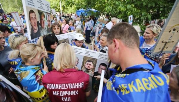 Рідних тих, хто зник, закликають завантажувати фотографії через “Особистий кабінет”.