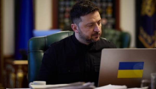 Президент України Володимир Зеленський ухвалив рішення про відсторонення від посад ще шістьох послів та постійного представника України при ЮНЕСКО.