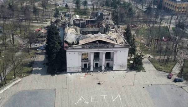 Головна 68 Російські творці створили стрічку-вигадку щодо знищення Маріупольської драматичної будівлі – Лубінець