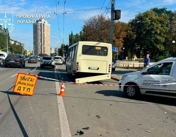 Головна 118 Автокатастрофа на Чоколівському проспекті: двоє загинули, четверо дістали поранення (фото)
