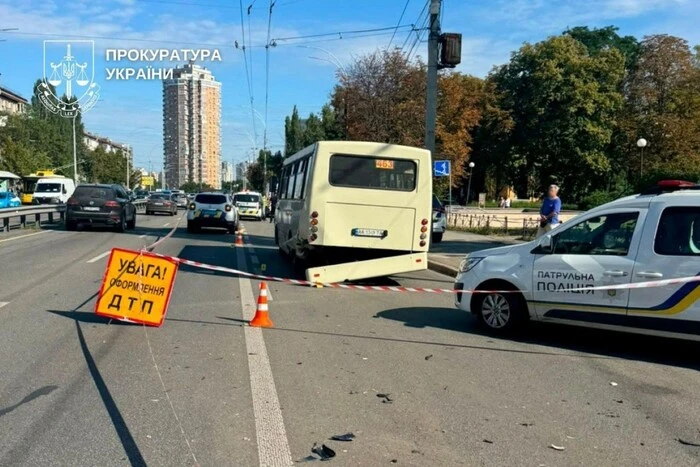ДТП на Чоколівському бульварі: двоє людей загинули, ще четверо травмовані (фото)