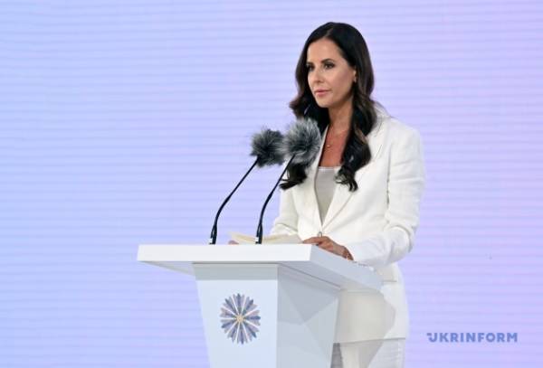 Перші леді та джентльмен обмінялися в Києві досвідом стійкості своїх держав 12 Перші леді та джентльмен обмінялися в Києві досвідом стійкості своїх держав 12