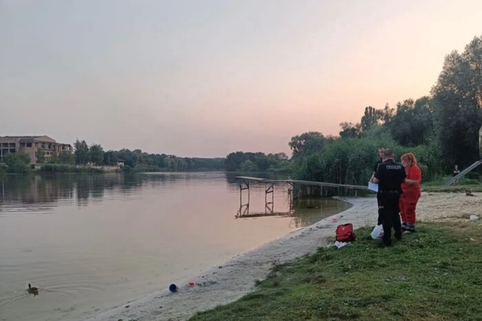 У Богуславі на міському пляжі помер чоловік 21 У Богуславі на міському пляжі помер чоловік 12