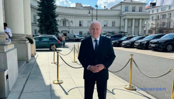 Польський експрем’єр: Україна мусить брати до уваги сусідів задля досягнення стратегічних завдань.