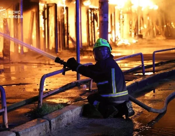 Російські сили завдали удару по Україні, застосувавши ракети «Онікс», балістичні снаряди та понад сто безпілотників.