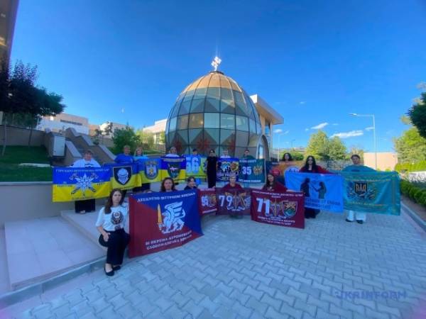 До столиці Туреччини, Анкари, прибули представниці сімей українських захисників, які потрапили в полон або зникли безвісти. 13 До столиці Туреччини, Анкари, прибули представниці сімей українських захисників, які потрапили в полон або зникли безвісти. 13