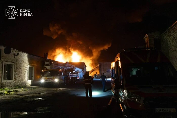 Балістичний удар по Києву: рятувальники показали наслідки
