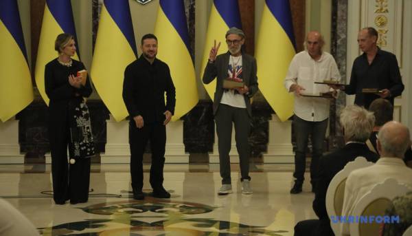 Шон Пенн, гурт «Брати Гадюкіни» та Алла Мазур відзначені як «Національні легенди України» 17 Шон Пенн, гурт «Брати Гадюкіни» та Алла Мазур відзначені як «Національні легенди України» 17