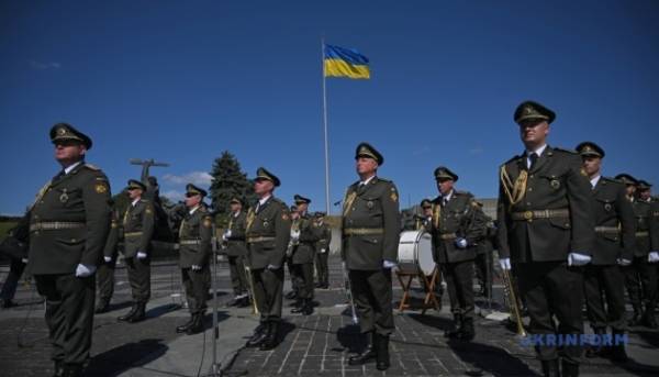 У столиці України розгорнули національний стяг. 1