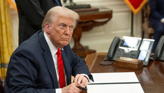 Трамп відзначив, що мита врятували американську автомобільну промисловість, і знову загрожував Канаді. 1 Трамп відзначив, що мита врятували американську автомобільну промисловість, і знову загрожував Канаді. 1