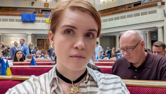 Депутат Безугла повернулася до фракції «Слуга народу» 7