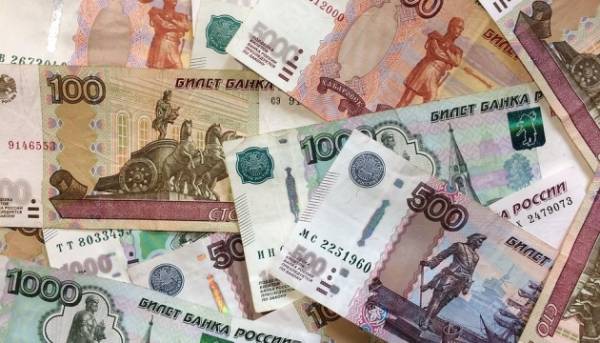 Російські громадяни значно прискорили виведення грошей за кордон, повідомила розвідка.