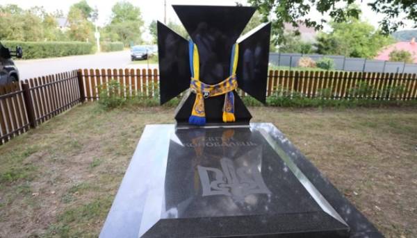 Львівщина отримала пам’ятник з могили Євгена Коновальця, що перебував у Роттердамі.