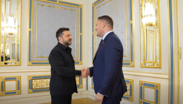 До столиці України з першим візитом прибув очільник оборонного відомства Великої Британії Грант Швапс 3 До столиці України з першим візитом прибув очільник оборонного відомства Великої Британії Грант Швапс 3